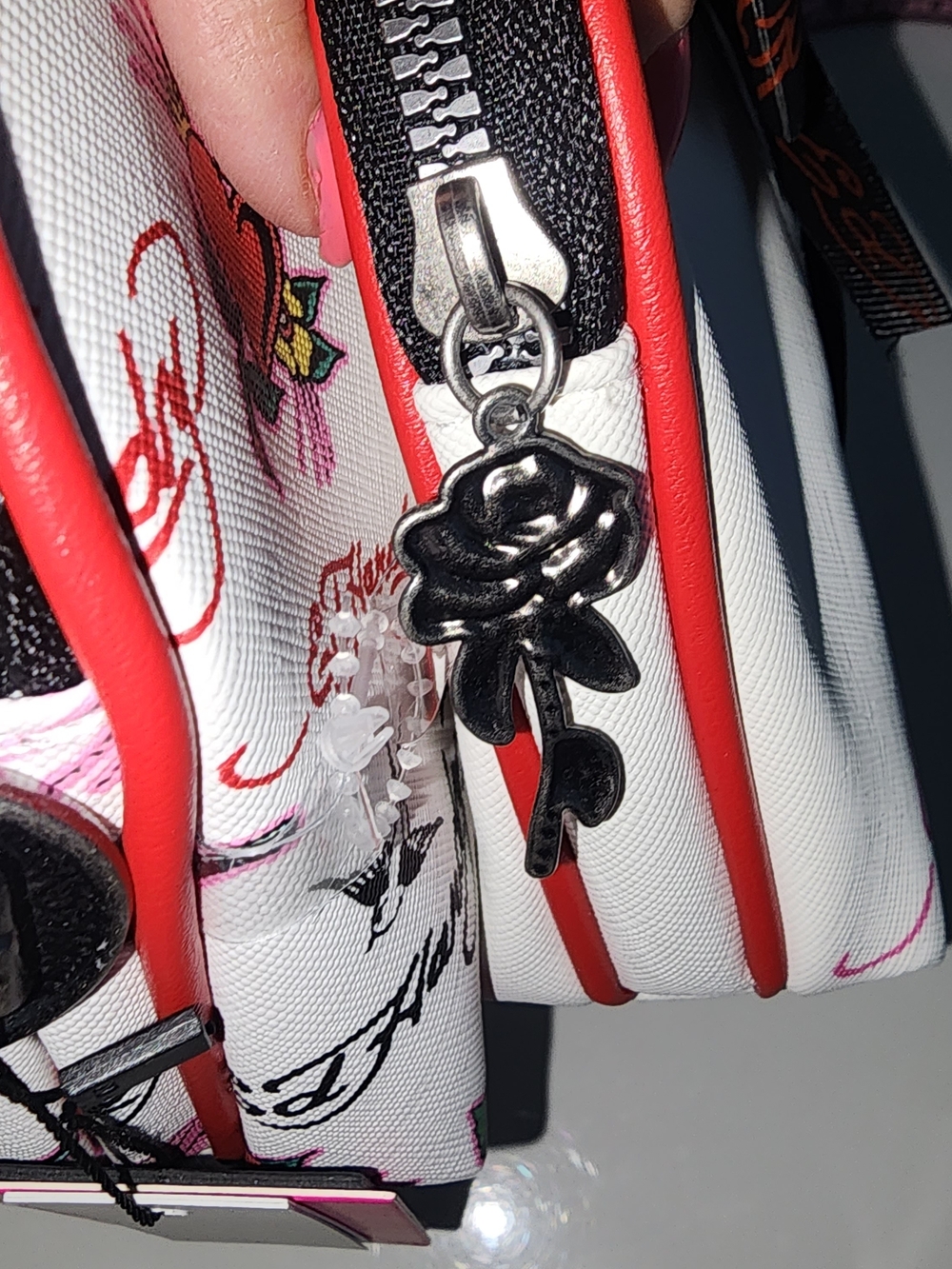 Ed Hardy White & Pink Rose Cosmetic Pouch Set - Picture 3 of 12